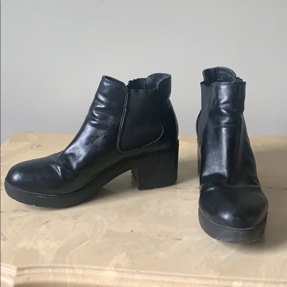 Black Steve Madden booties - Picture 1 of 7